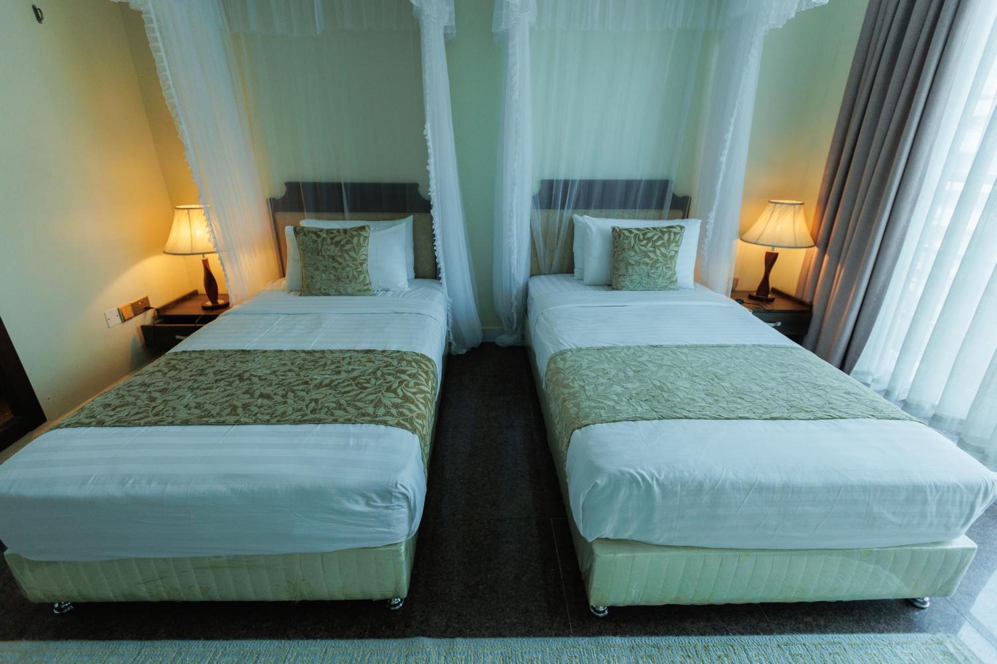 Koki Hotel Кампала Екстериор снимка