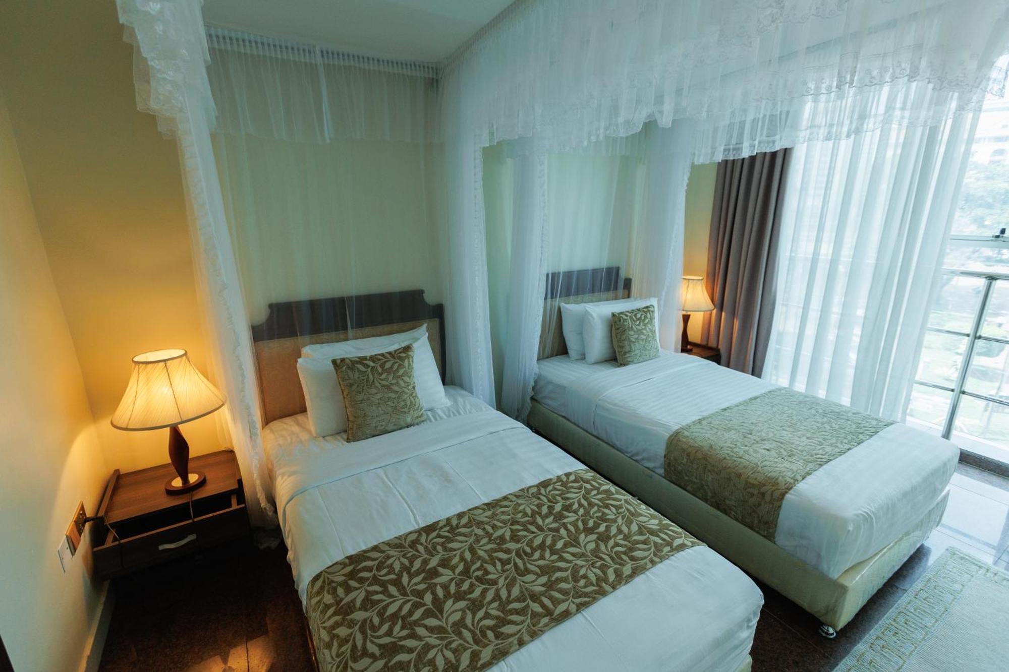 Koki Hotel Кампала Екстериор снимка