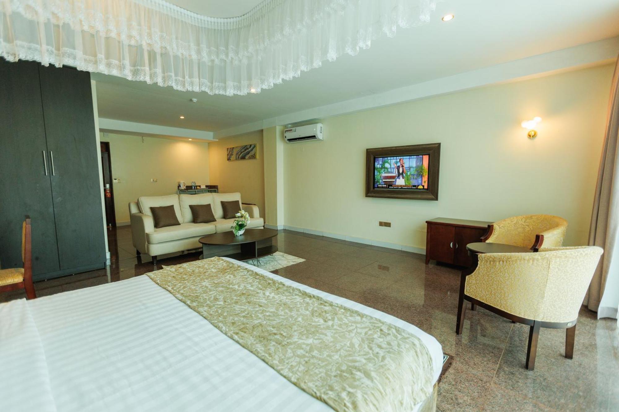 Koki Hotel Кампала Екстериор снимка