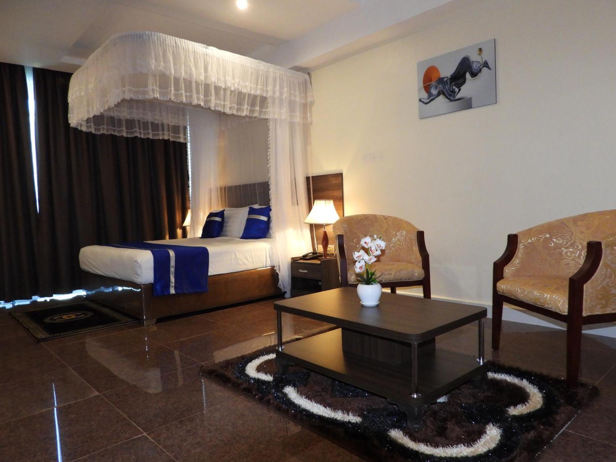 Koki Hotel Кампала Екстериор снимка